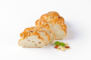 tatlı örgülü ekmek dilimlenmiş