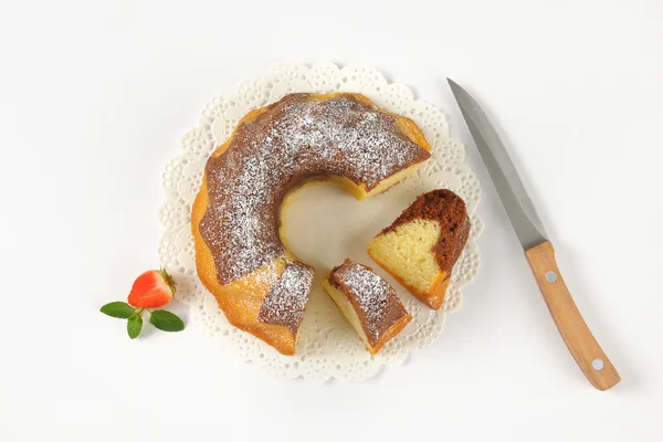 Marmorkuchen in Scheiben geschnitten — Stockfoto