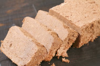 Çikolata helva dilimlenmiş