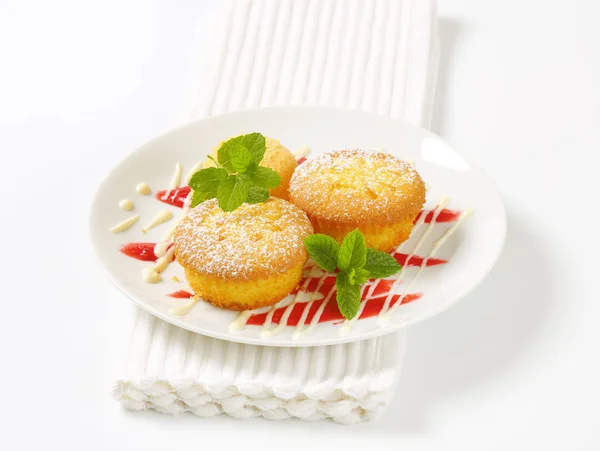 Cytryny cupcakes z lodami — Zdjęcie stockowe