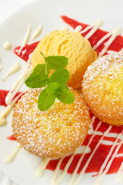 Pastelitos de limón con helado — Foto de Stock