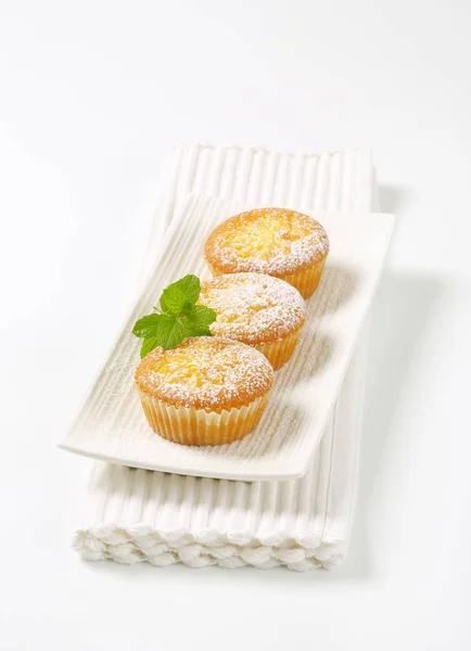 いっぱいプリン レモンのカップケーキ — ストック写真