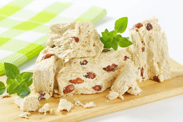 Halva griega con almendras — Foto de Stock