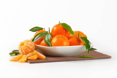 Olgun mandalina kase