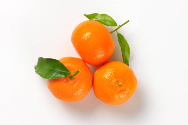 mandalina yaprakları ile