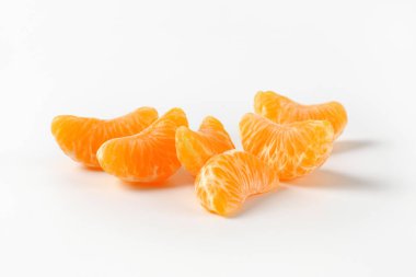 Mandalina kesimleri soyulmuş