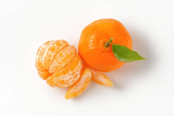 Mandarini pelati e non pelati — Foto Stock