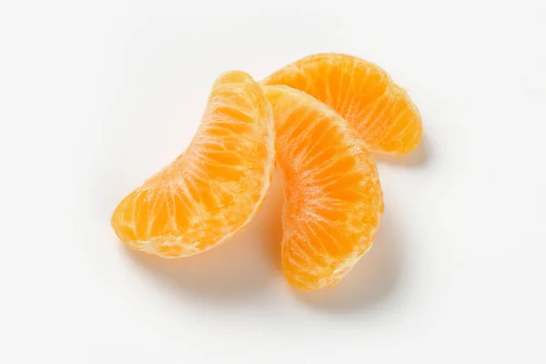 Segmentos pelados de mandarina —  Fotos de Stock