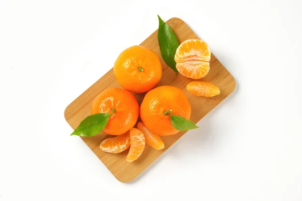 Tangeriner med atskilte segmenter – stockfoto