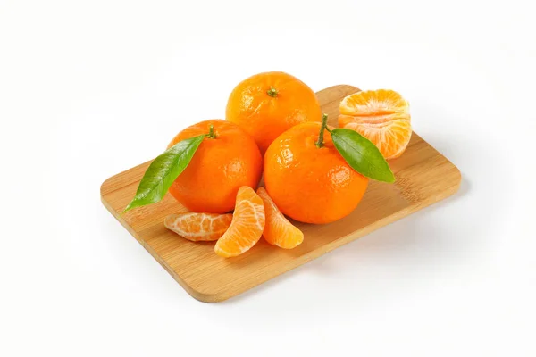 Mandarinen mit getrennten Segmenten — Stockfoto