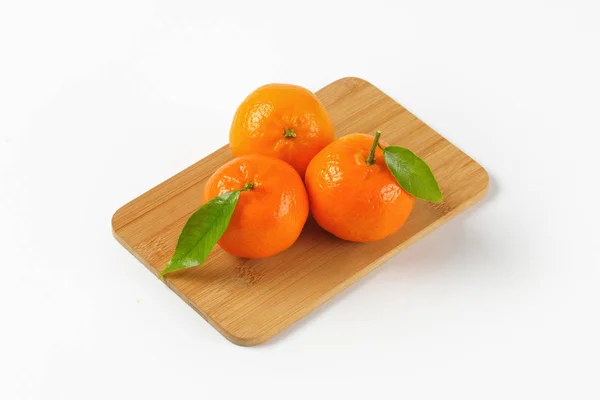 Tangerines with leaves — Stock Photo, Image