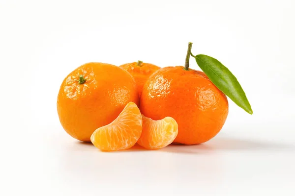 Tangerinas com segmentos separados — Fotografia de Stock