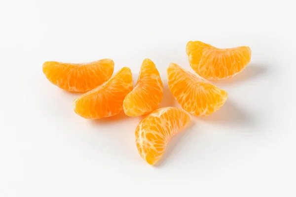 Segmentos pelados de mandarina —  Fotos de Stock