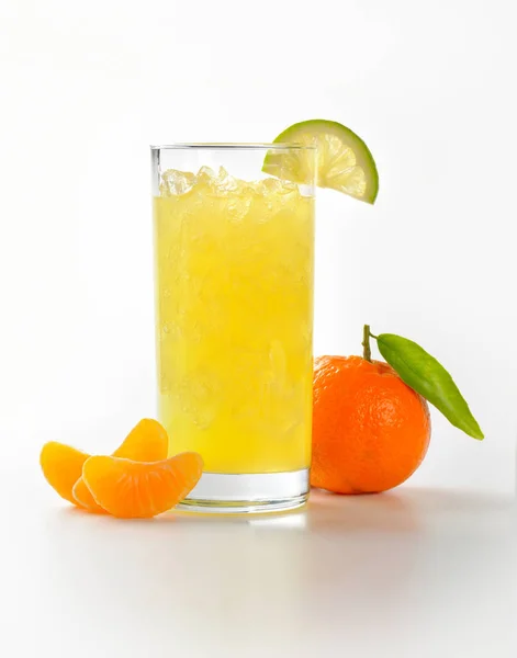 Vaso de jugo de mandarina —  Fotos de Stock