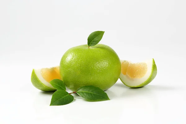 Ripe green grapefruit — Stock Photo, Image