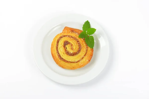 Sweet cinnamon roll — Stock Photo, Image