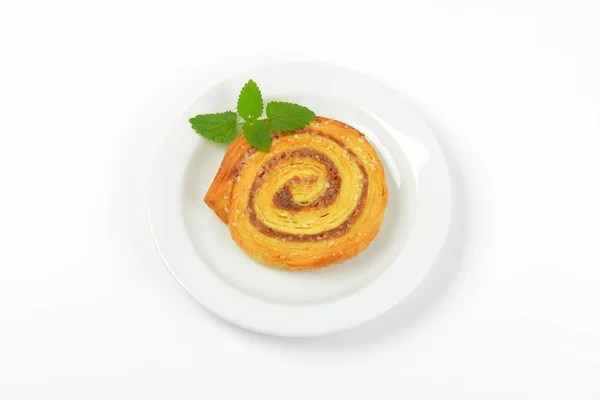 Sweet cinnamon roll — Stock Photo, Image