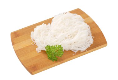 pişmiş pirinç noodle