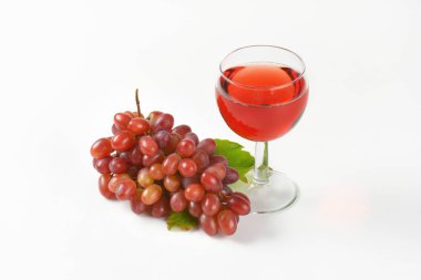 taze üzüm ve kırmızı şarap