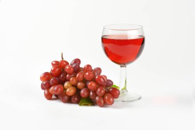 taze üzüm ve kırmızı şarap