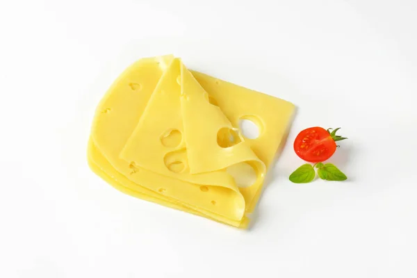 Queso emmental en rodajas finas — Foto de Stock