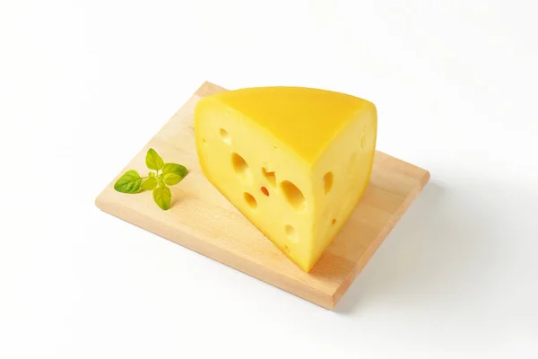 Cuña de queso suizo — Foto de Stock