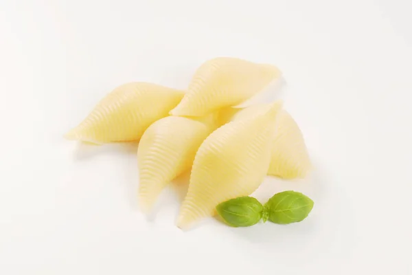Stapel van pasta schelpen — Stockfoto