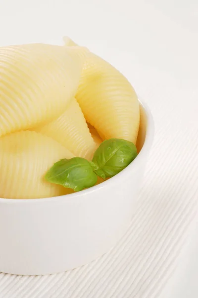 Bowl of pasta shells — Stock Photo, Image