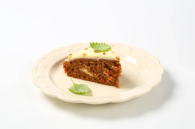 Havuçlu kek krem peynir buzlanma ile
