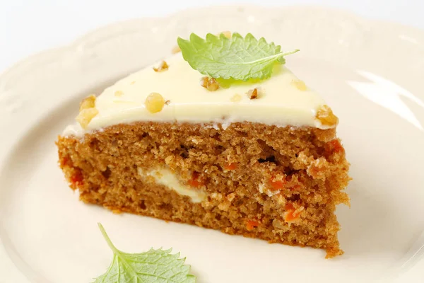 Carrot cake with cream cheese icing — Stock Photo, Image