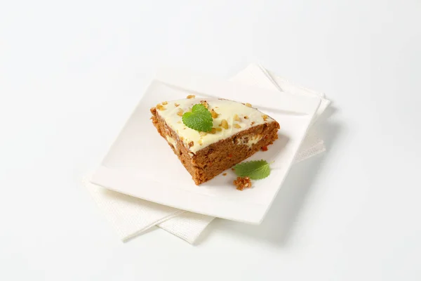 Carrot cake with cream cheese icing — Stock Photo, Image