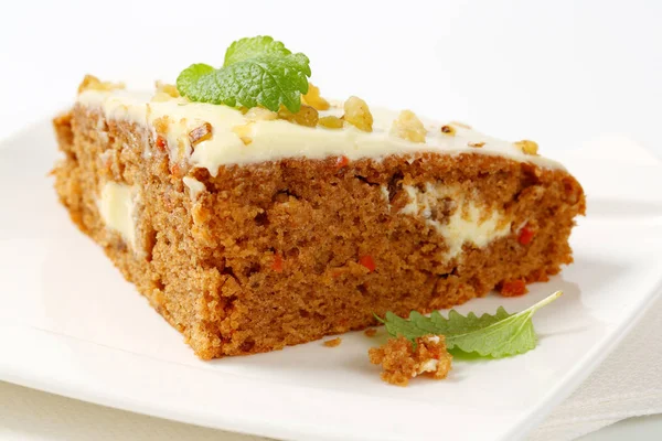 Carrot cake with cream cheese icing — Stock Photo, Image