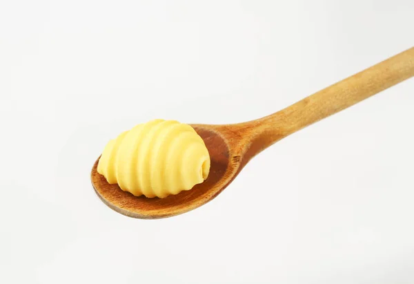 汤匙的黄油卷曲 — 图库照片