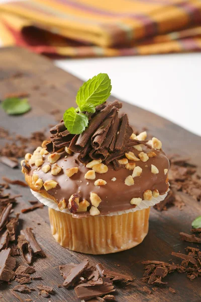 Hasselnöt muffin med choklad topping — Stockfoto