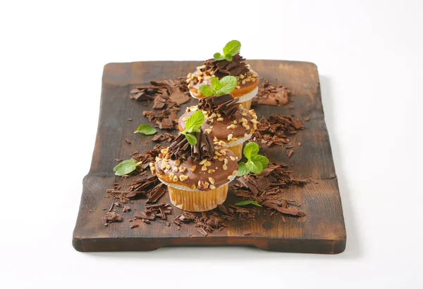 Muffins aux noisettes avec garniture chocolat — Photo