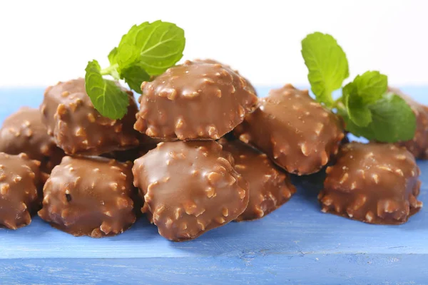 Schokoladenüberzogene Marzipanquadrate — Stockfoto