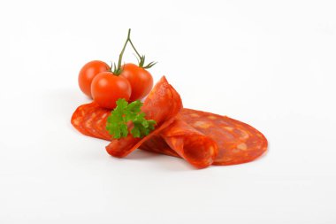 Chorizo salam ve kiraz domates