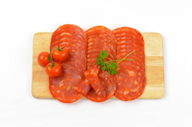 Chorizo salam ve kiraz domates