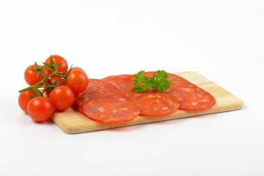 Chorizo salam ve kiraz domates