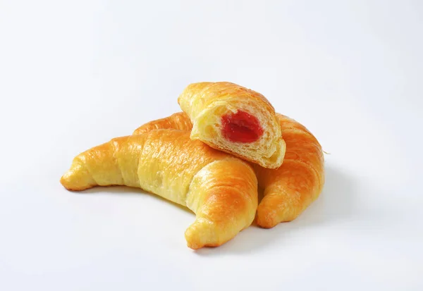 Jam megtöltött croissant — Stock Fotó