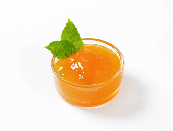 Чаша абрикосового варенья — стоковое фото