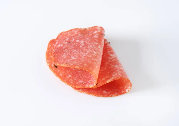 Scheiben würzige Salami — Stockfoto