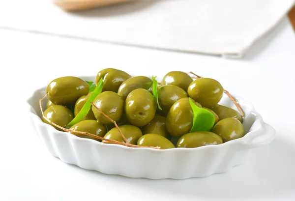 Bowl of green olives — Stock Photo, Image
