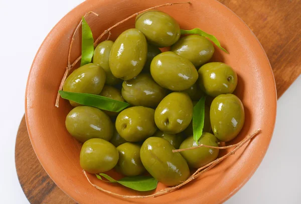 Bowl of green olives — Stock Photo, Image