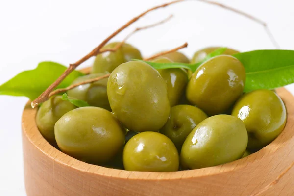 Bowl of green olives — Stock Photo, Image