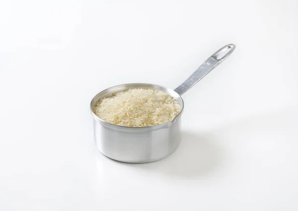 Steelpan van ongekookte rijst — Stockfoto