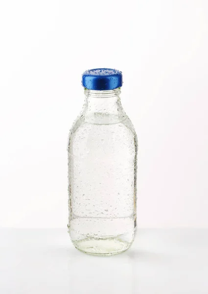 Butelka wody słodkiej — Zdjęcie stockowe