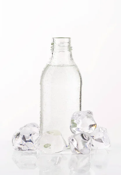 Пляшка прісної води — стокове фото