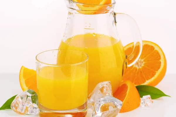 Frischer Orangensaft — Stockfoto