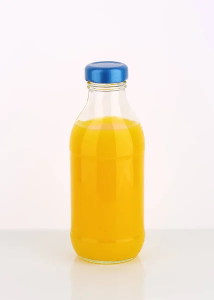 Garrafa de suco de laranja — Fotografia de Stock